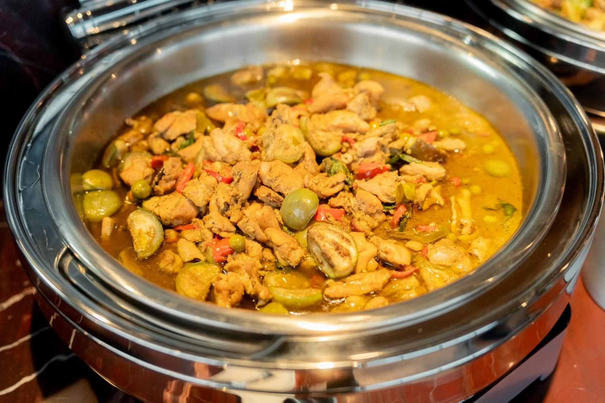 Ascott Embassy Sathorn Bangkok酒店 外观 照片 A chafing dish