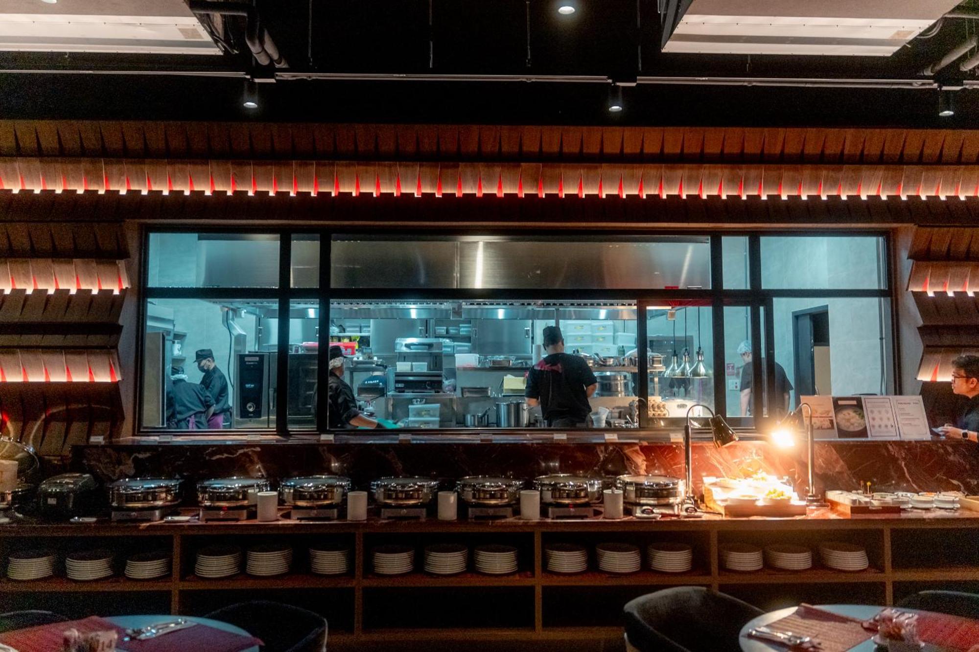 Ascott Embassy Sathorn Bangkok酒店 外观 照片 The open kitchen at the restaurant